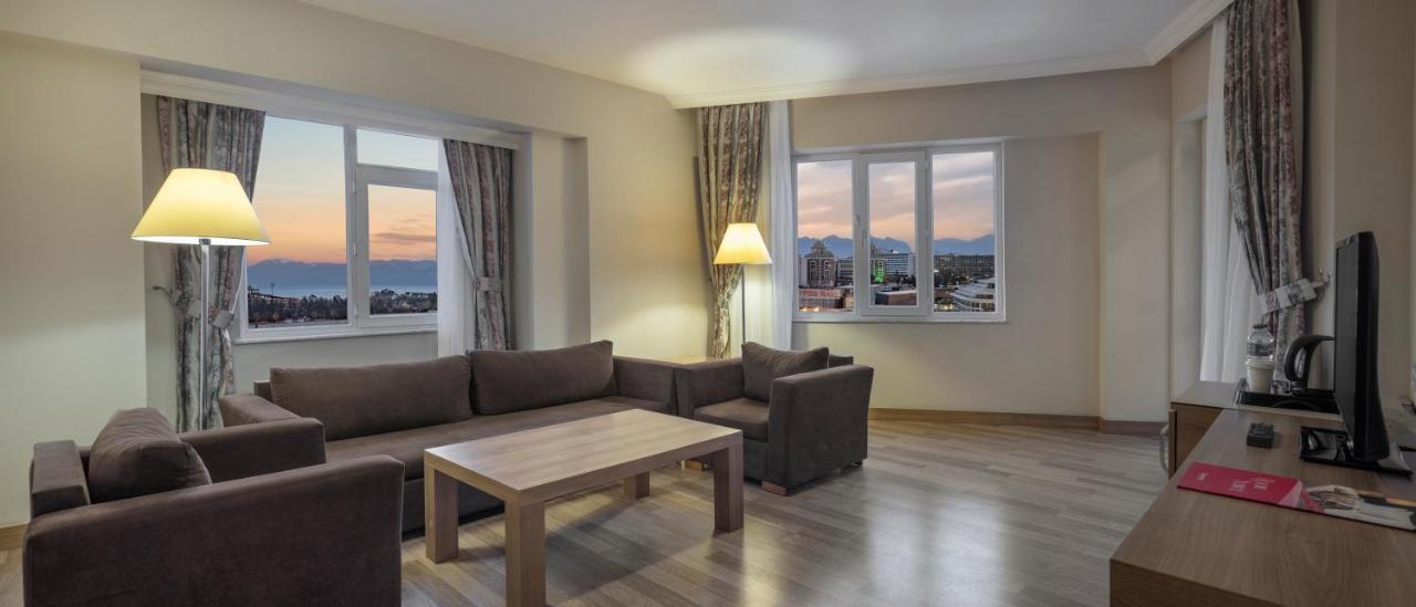 Ramada Resort By Wyndham Lara Antalia Esterno foto